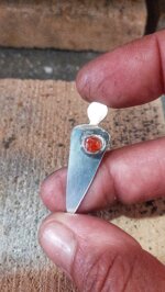 divinita-in-trama-dargento-oro-e-opale-di-fuoco