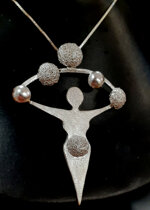 dea-danza-con-i-suoi-doni