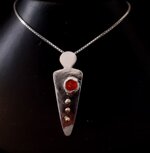 divinita-in-trama-dargento-oro-e-opale-di-fuoco