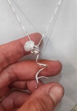 dea-portare-i-doni-nel-mondo