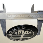 logo-adesivo-alfa-romeo-74-mm-black-silver-74mm-per-cofano-giulietta-mito-147-156-159