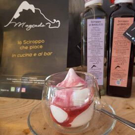 Gelato con topping all'ibisco by Andata e Ritorno by Andata e Ritorno - Rittana (CN)