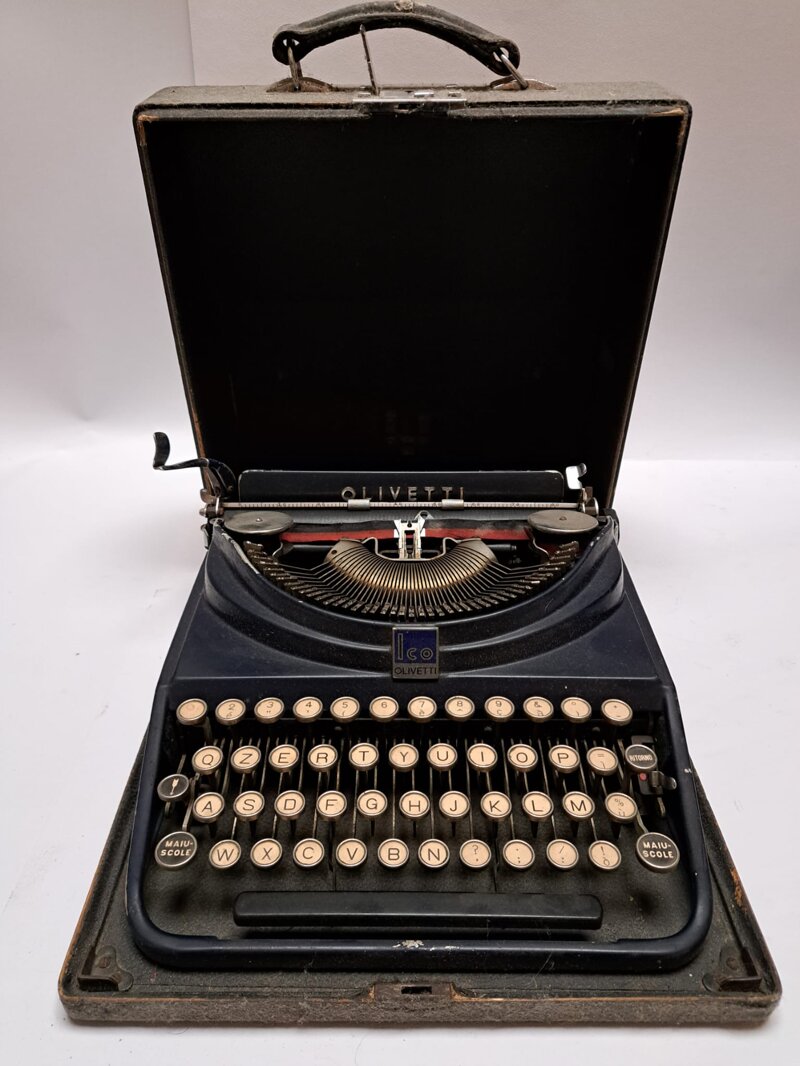 olivetti-ico-blue-1933-macchina-per-scrivere-vintage-o-vintage-typewriter
