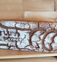 Pane di quinoa Pane di Quinoa: Preparato con selezionata farina di quinoa, per un pane leggero e nutriente.