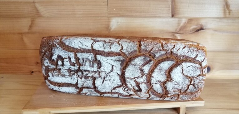 Pane di quinoa Pane di Quinoa: Preparato con selezionata farina di quinoa, per un pane leggero e nutriente. Pane di quinoa Pane di Quinoa: Preparato con selezionata farina di quinoa, per un pane leggero e nutriente.