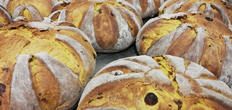 Pane di zucca Pane con purea di zucca, un'autentica delizia autunnale Pane di zucca Pane con purea di zucca, un'autentica delizia autunnale