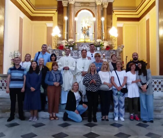 723075e4-405c-4c62-8a5a-6de5e876dc0f