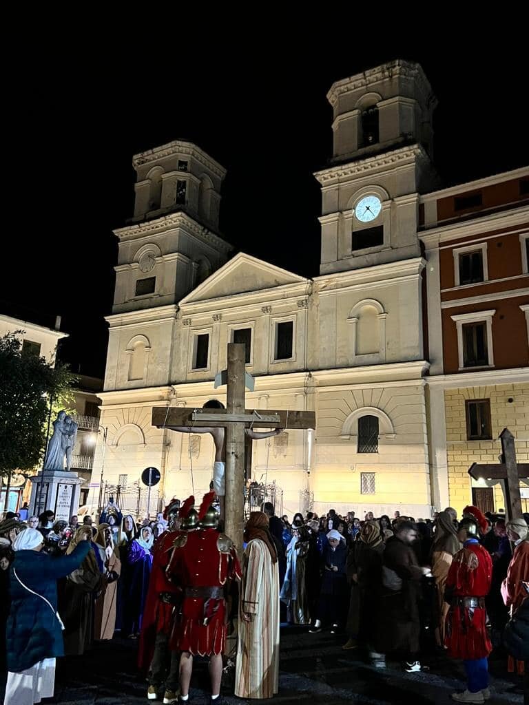 Mugnano del Cardinale, Via Crucis, brividi, emozioni. Mugnano del Cardinale, Via Crucis, brividi, emozioni.