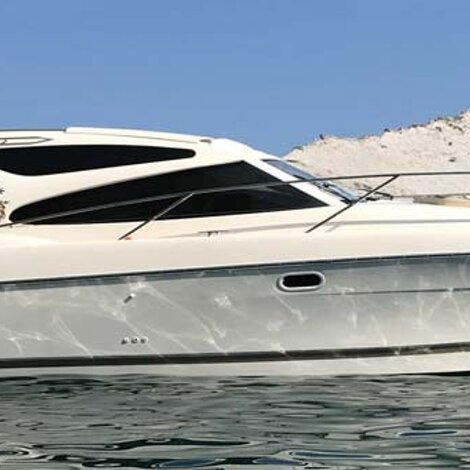 ritratto-delle-coppie-alla-moda-nell-amore-abbracciando-mentre-sedendosi-sulla-prua-dell-yacht-privato-e-godendo-della-vista-del-mare-il-marito-ha-portato-sua-moglie-un-bellissimo-paese-caldo-celebrando-la-luna-di-miele.jpeg ritratto-delle-coppie-alla-moda-nell-amore-abbracciando-mentre-sedendosi-sulla-prua-dell-yacht-privato-e-godendo-della-vista-del-mare-il-marito-ha-portato-sua-moglie-un-bellissimo-paese-caldo-celebrando-la-luna-di-miele.jpeg