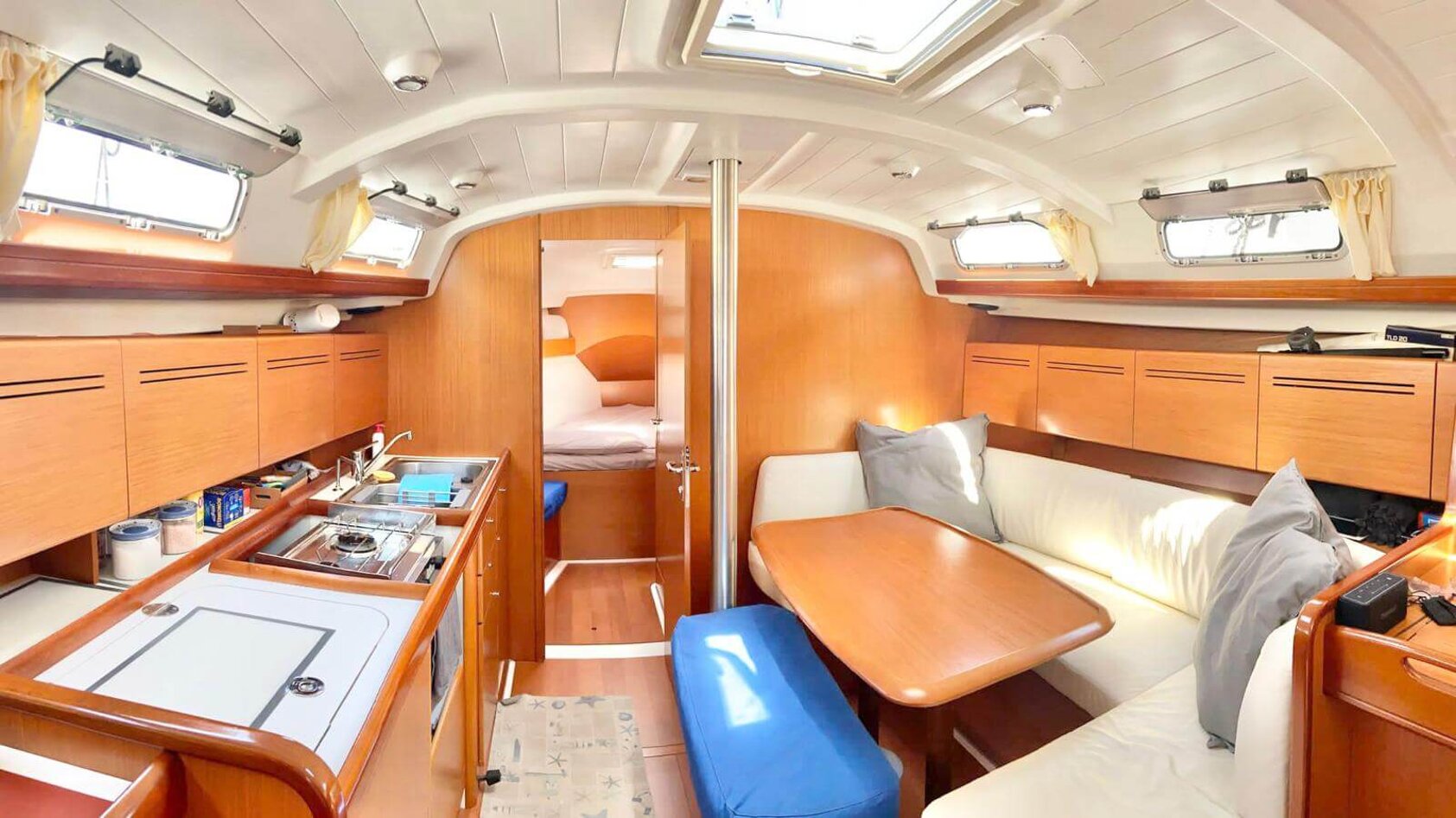 cyclades-cabina-interna-dinette-mareventicharternettuno.jpeg cyclades-cabina-interna-dinette-mareventicharternettuno.jpeg