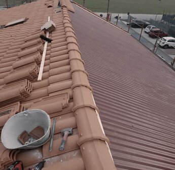 Osio Sotto (BG) Posa in opera di tegole Osio Sotto (BG) Posa in opera di tegole