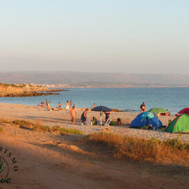 c Spiaggia in gran parte libera e ricca di servizi