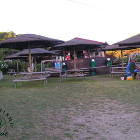 Le Bombarde Spiaggia in gran parte libera e ricca di servizi