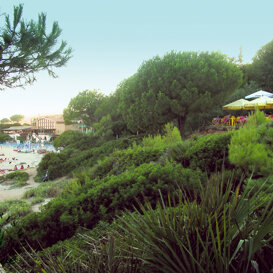 Le Bombarde Spiaggia in gran parte libera e ricca di servizi