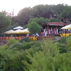 Le Bombarde Spiaggia in gran parte libera e ricca di servizi