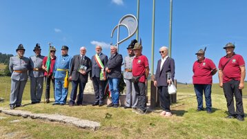 d9058962-e1de-4323-8773-837b92badfb5 d9058962-e1de-4323-8773-837b92badfb5