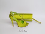 sandalo-in-raso-verde-acido-e-borsa-coordinata