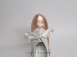 scarpe-sposa-con-i-lacci-in-perlato-bianco-e-laminato-salmone