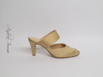 scarpe-a-punta-in-tessuto-beige-e-borsa