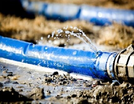 SICCITA' A BUDONI: Abbanoa butta l'acqua per strada.