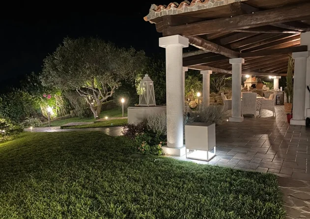 Diffusori da giardino di design a forma di cubo con luce integrata in finitura cemento