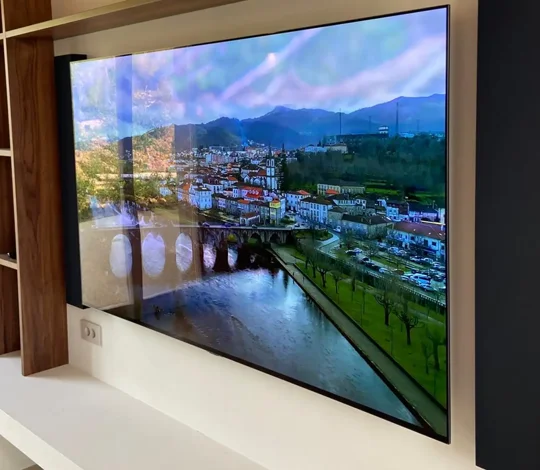 Realizzazione di un impianto home theater di design progettato su misura in una villa a Pecetto Torinese