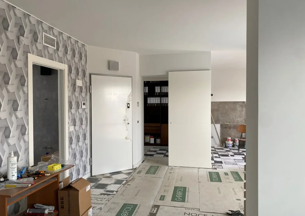 impianto audio con diffusori di design e sistema Sonos in appartamento a Milano