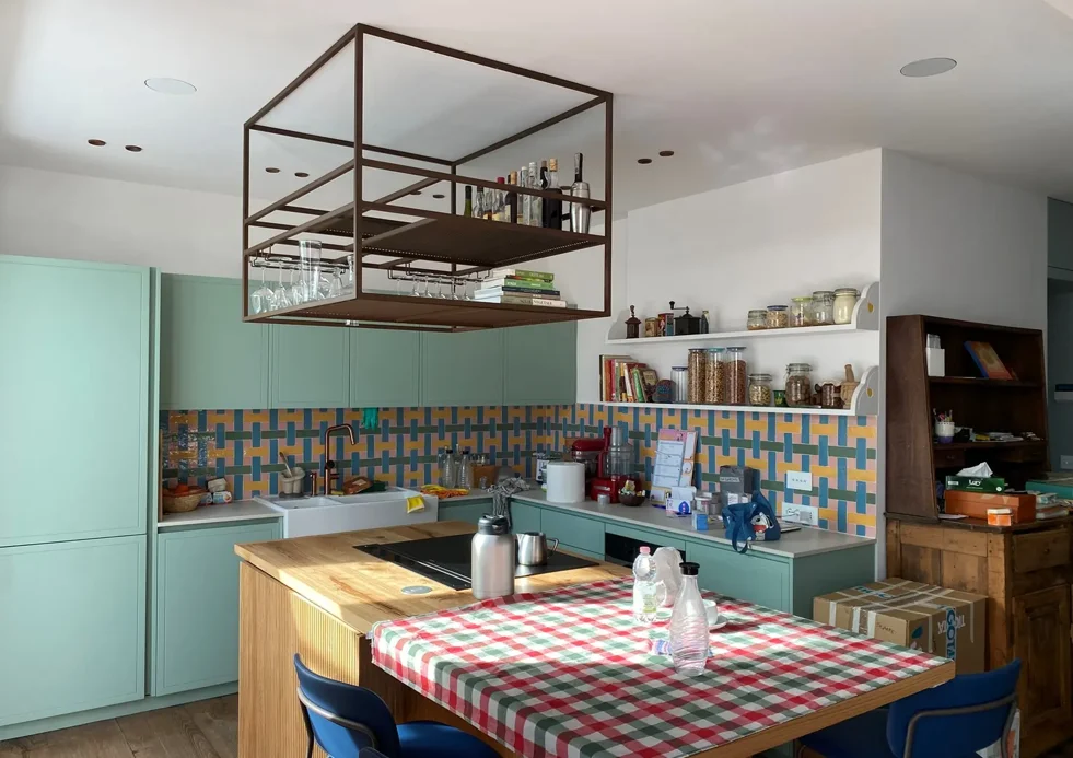 impianto audio multiroom con diffusori da incasso, domotica e rete dati in appartamento a Torino