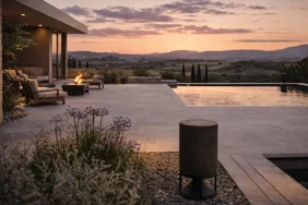 Diffusori outdoor Medium Cylinder Architettura Sonora integrati in giardino di design Diffusori outdoor Medium Cylinder Architettura Sonora integrati in giardino di design