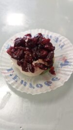 capra-fresca-ricoperta-di-frutti-di-bosco