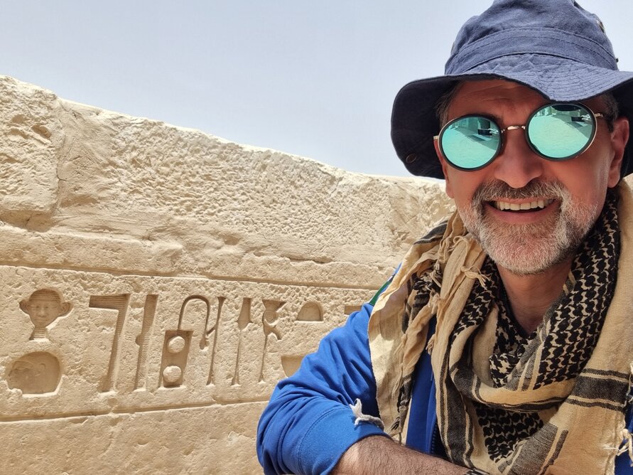 Immagini della homepage con tour leader professionale che accompagna gruppi in viaggi organizzati per tour operator nazionali e internazionali Immagini della homepage con tour leader professionale che accompagna gruppi in viaggi organizzati per tour operator nazionali e internazionali