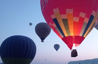 Immagini della homepage con tour leader professionale che accompagna gruppi in viaggi organizzati per tour operator nazionali e internazionali Immagini della homepage con tour leader professionale che accompagna gruppi in viaggi organizzati per tour operator nazionali e internazionali