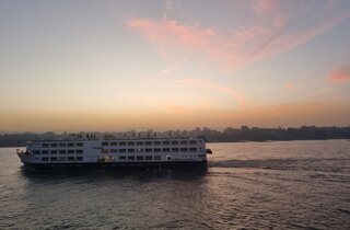 Immagini della homepage con tour leader professionale che accompagna gruppi in viaggi organizzati per tour operator nazionali e internazionali Immagini della homepage con tour leader professionale che accompagna gruppi in viaggi organizzati per tour operator nazionali e internazionali