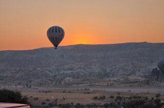 Immagini della homepage con tour leader professionale che accompagna gruppi in viaggi organizzati per tour operator nazionali e internazionali Immagini della homepage con tour leader professionale che accompagna gruppi in viaggi organizzati per tour operator nazionali e internazionali