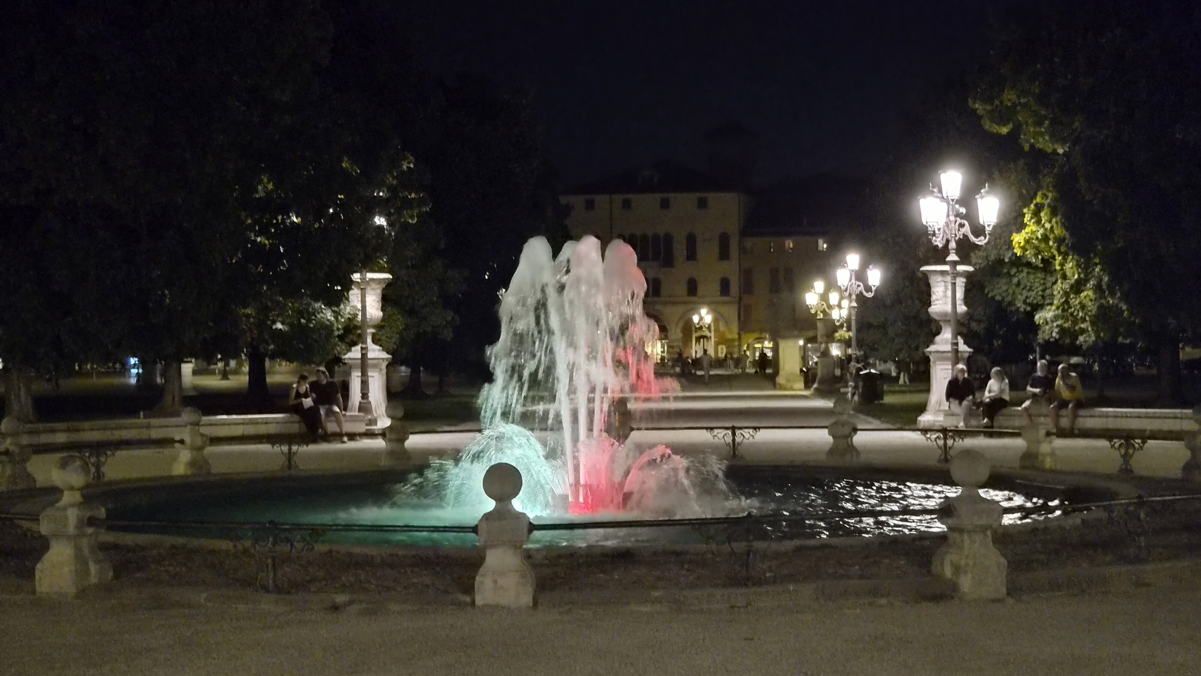 Accompagnatore turistico in Veneto|Venezia durante il viaggio di gruppo|Piazza San Marco a Venezia|Canali di Venezia|Padova durante il tour|Centro storico di Padova|Gruppo di viaggio in Veneto|Accompagnamento turistico in Veneto|Tour del Veneto con Mauro|Viaggio organizzato in Veneto