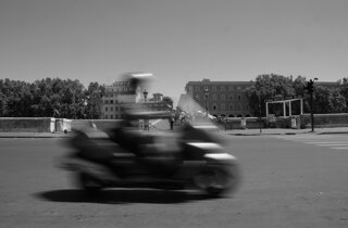 Tour leader professionale con gruppi di viaggi organizzati, collaborazioni con tour operator nazionali e internazionali