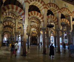 Foto delle destinazioni dei viaggi di gruppo accompagnati da un tour leader professionale per tour operator nazionali e internazionali.