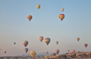 Immagini della homepage con tour leader professionale che accompagna gruppi in viaggi organizzati per tour operator nazionali e internazionali Immagini della homepage con tour leader professionale che accompagna gruppi in viaggi organizzati per tour operator nazionali e internazionali