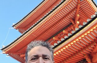 Tour leader professionale con gruppi di viaggi organizzati, collaborazioni con tour operator nazionali e internazionali