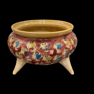 lavorato finemente e dipinto a mano