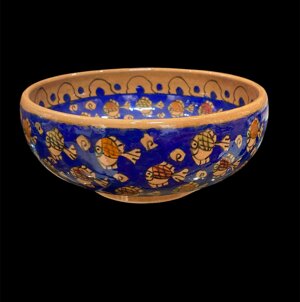 lavorato finemente e dipinto a mano