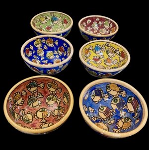 lavorato finemente e dipinto a mano