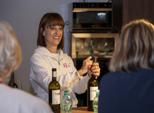 eyJpdCI6IlZpc2l0YSBpbiBjYW50aW5hIGNvbiBTb21tZWxpZXJfTGUgc3RyYWRlIGRlbCBndXN0byAiLCJlbiI6IldpbmVyeSB0b3VyIHdpdGggU29tbWVsaWVyX0xlIHN0cmFkZSBkZWwgZ3VzdG8gIiwiZnIiOiJWaXNpdGUgZ3VpZOllIGQndW5lIGNhdmUgYXZlYyBzb21tZWxpZXJfTGUgc3RyYWRlIGRlbCBndXN0byJ9