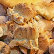 Sardinian cuisine, local products and food and wine traditions.