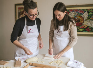 eyJpdCI6IkNvb2tpbmcgQ2xhc3NfTGUgc3RyYWRlIGRlbCBndXN0byIsImZyIjoiQ291cnMgZGUgY3Vpc2luZSBhdmVjIGTpZ3VzdGF0aW9uX0xlIHN0cmFkZSBkZWwgZ3VzdG8ifQ==