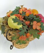 centrotavola-con-foglie-e-frutta