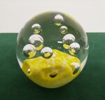 palla-fermacarte-in-vetro-con-inclusioni-colorate