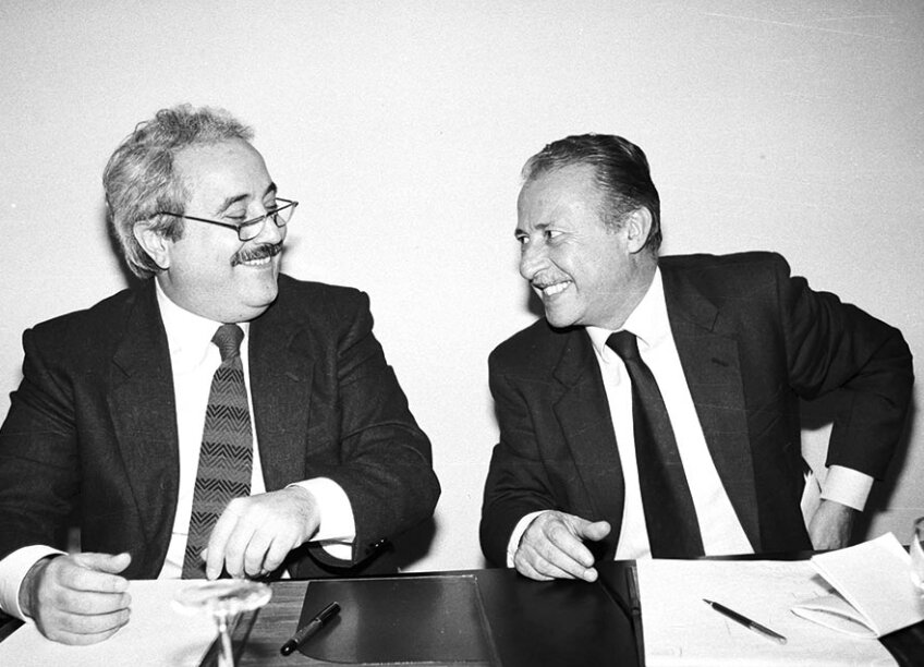 Basta ad interpellanze parlamentari a favore della mafia