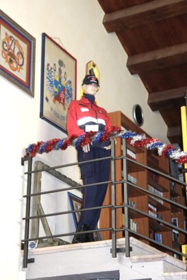 manichino con uniforme da volontario