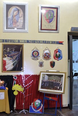 foto riproducente gli “stemmi araldici” dell’Arma che si sono succeduti nel tempo